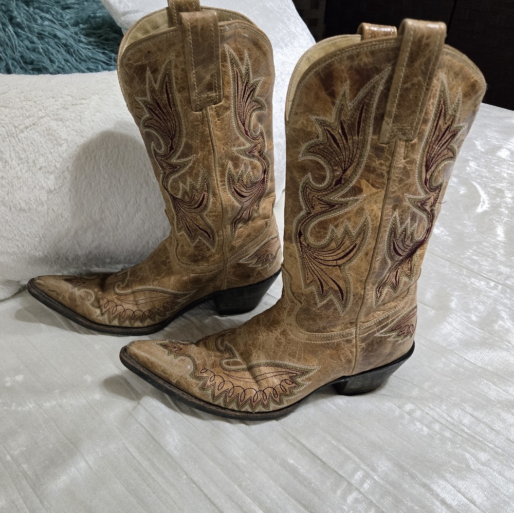 Eagle Cowboy Boots with Embroidered Design By Corral Size 8. - Picture 2 of 14